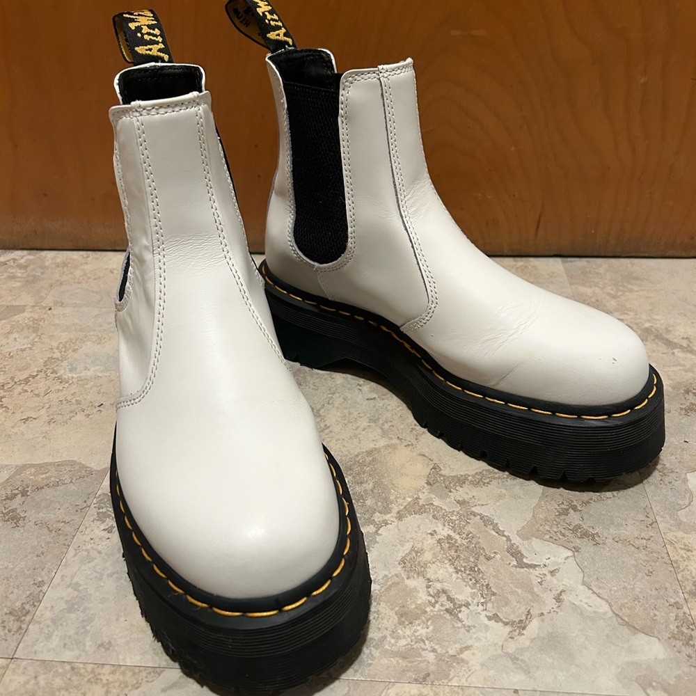 Doc Martins White Chelsea Boots US W9/M8’s